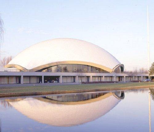 csm_Außenansicht_mit_Teich_01767f97d2