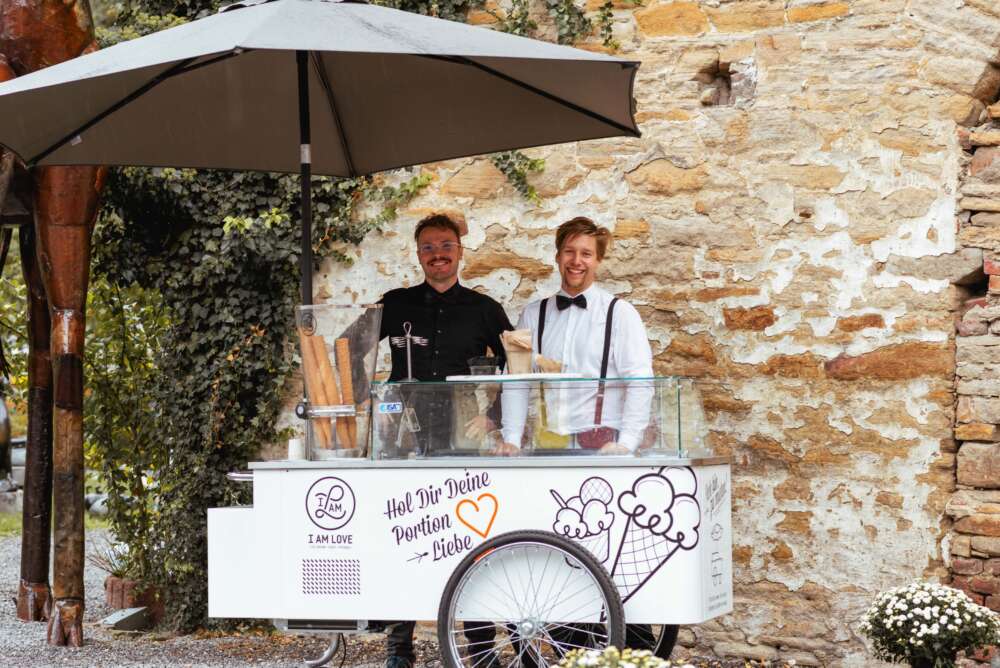 I AM LOVE • ICE CREAM • FOOD • FRIENDS / 108 Freunde GmbH Eindruck 1